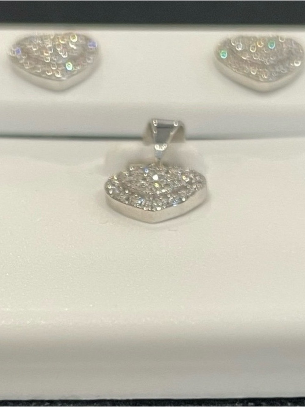 Rhodium plating over 925 silver 1.50ctw Moissanite heart pendant and earring set - Picture 3 of 4